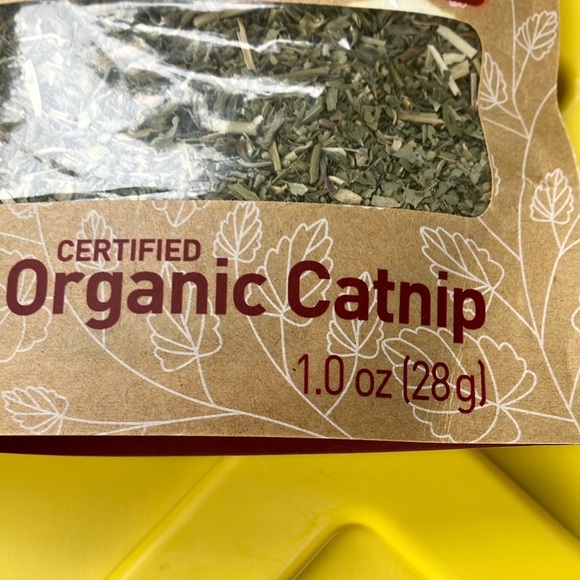 Organic catnip & Dr. Elsey's Ultra Litter Attractant - Picture 11 of 15